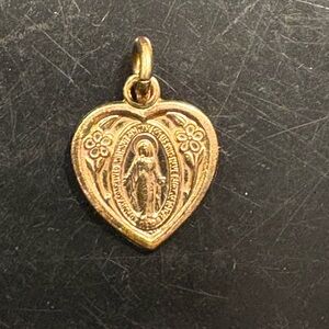 Gold Heart Pendant Necklace